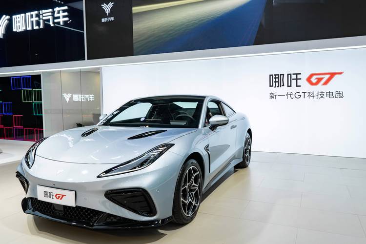 惠州89哪吒汽车在智能汽车领域的表现，领途汽车在新能源汽车市场中的影响力